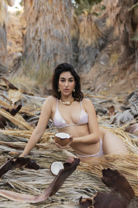 Parte inferior del bikini atrevida de Piper